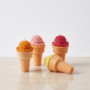 velas artesanales hiperrealistas en forma de cono de helado con sabores