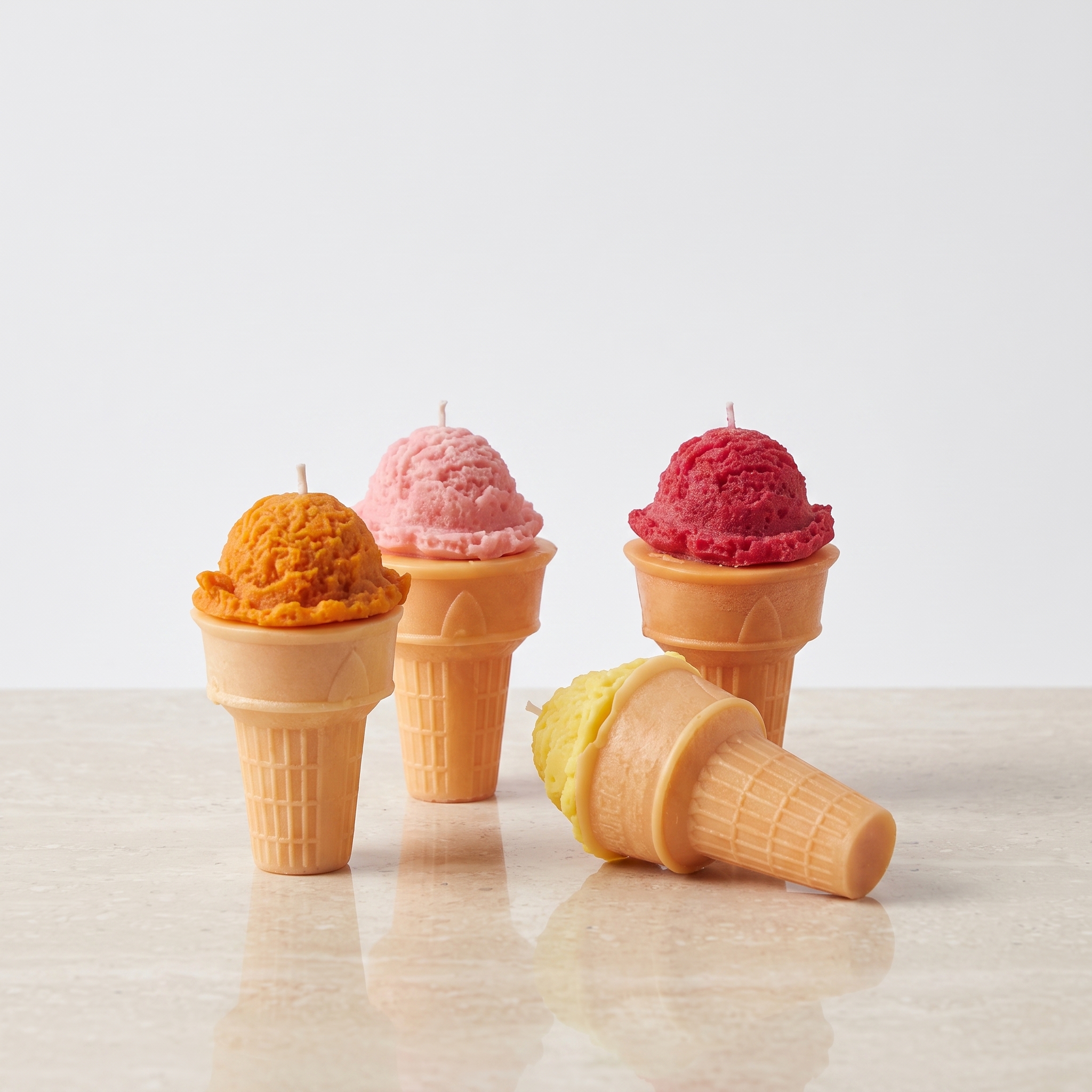 Velas Decorativas Conos de Helado - ANAVRIN velas artesanales hiperrealistas en forma de cono de helado con sabores